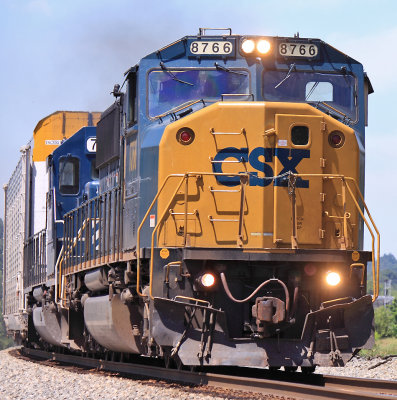 CSX 8766 on train Q235 at the SE of Bonnieville (Ky)