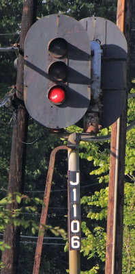 A USS&S model P5 Tri-Light signal on the P&L at McHenry, Ky