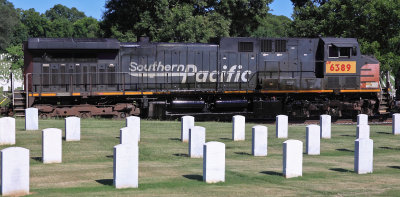 A former SP GE trails a CSX Southbound....looks like they had a little issue up the road.