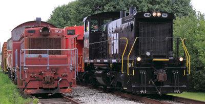 A K&HR Baseball train passes an old MILW SW1 near Knoxville, TN