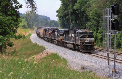 Northbound 115 passes the out of service signals at Jones Knob 