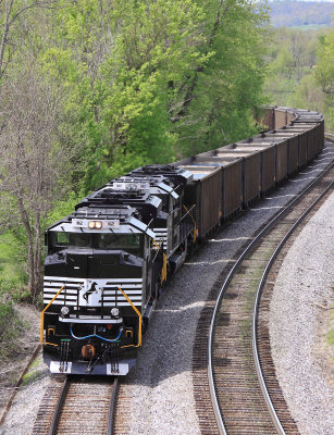 NS 76J at Waddy with a pair of new SD70Aces's