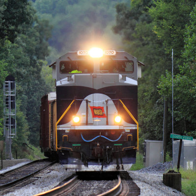 Northbound 124 takes #2 track at Southfork KY 