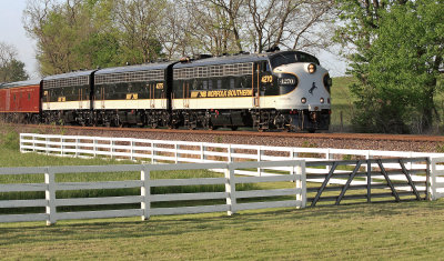 The NS F Units bring the outbound Derby train by the Agee farm at Vanarsdale, KY 