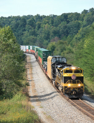 Virginian 1069 leads NS 224 North at Parkers Lake, KY 