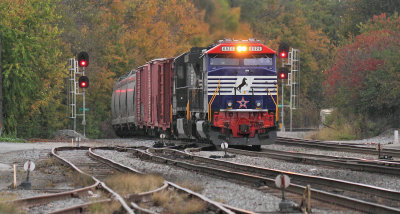 The bright colors of the 6920 blend with the trees as NS 147 comes by DV tower, the North end of the yard at Danville 