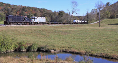 Former LV and D&H Alco C420 #2064 and former L&N GP30 #1030 with the outbound train near Oak Ridge TN