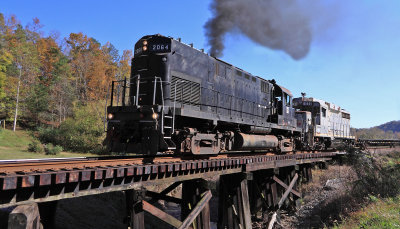The unlikely duo (in 2014) of VLIX Alco C420 #2064 and former L&N GP30 #1030 cross the bridge over Oxier Creek near Blair, TN