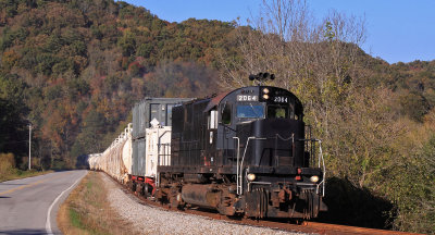 HRC Engineer Charlie Poling has his hands full as he brings a 23 car train away from the NS interchange at Blair