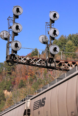The old signals at Tunnel 26 live out the last Fall they will ever see in service 