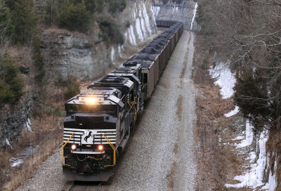 Southbound 74W claws up Kings Mountain with a pair of EMD's roaring through the icy cut 