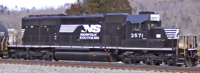 NS SD40-2 #3571 at Tateville 
