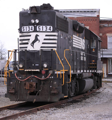 NS 5134, power for local T19 in the House Track at Lawrenceburg