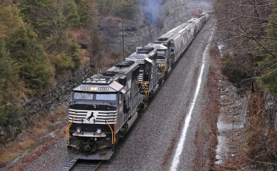 A EMD Trio is screaming as 143 tackles the grade at Kings Mountain 