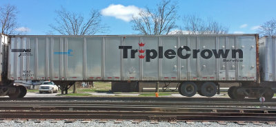 A NS / Conrail Triple Crown trailer on NS 264 at Danvile 