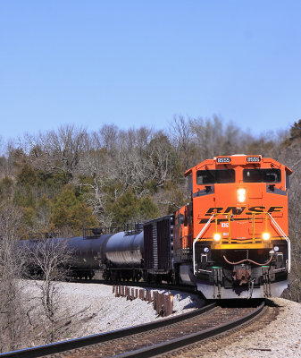 Q573 grinds up the hill at Turners Station behind a pair of BNSF motors 