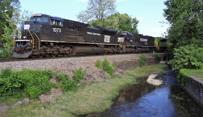 PC 1073 leads train 22A along Town Branch creek in downtown Harrodsburg 