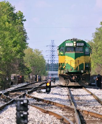 LIRC 2371 brings a grain train headed for the NS down the mainline at CP MARK in Louisville 