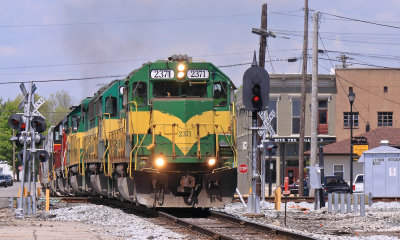 LIRC train KOX2 crosses the B&O diamond at Seymour 