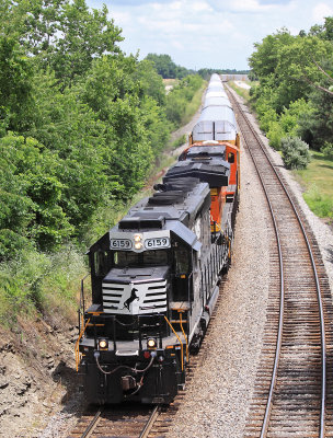 NS 6159 leads train 289 West, seen here at the top of Waddy Hill  