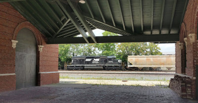 NS 3559 on the Richmond local, framed by the old PRR depot 