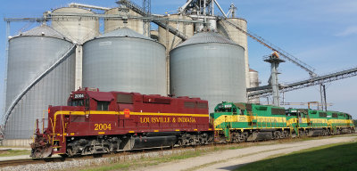 A Southbound LIRC crew builds a cut of outbound grain loads headed for the NS in Louisville 