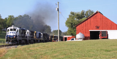 A Northbound Limestone train passes through the farmland near Strodes Mill 