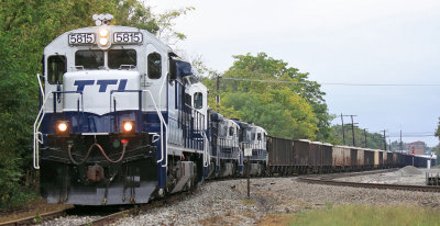 A TTI Northbound swings away from the CSX CC Sub at Paris 