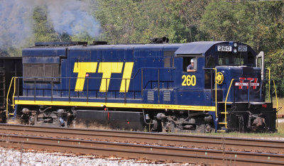 TTI 260, an Ex-CB&Q U28B, switches the barge facility at Maysville 