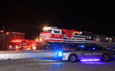 NS 911 poses with the Georgetown Fire Dept and Scott County Sheriffs  Office at Georgetown, KY 