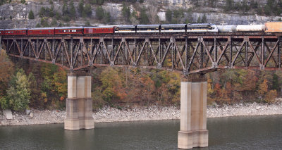NS OCS 950 crosses the Cumberland River Bridge Southbound 