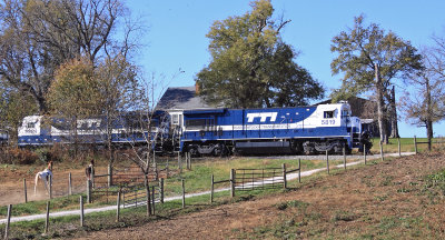 TTI 5819 leads a Northbound loaded train near Lewisburg 