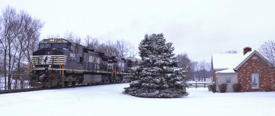 Eastbound 275 leaves the siding at Talmage 