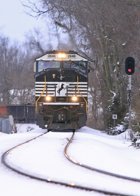 Eastbound Steel train 60A passes the signal at West Harrodsburg 