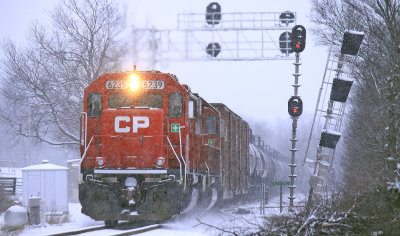 A former SOO SD60 now in CP Red leads NS 167 at East Talmage 