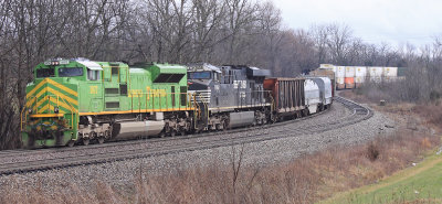 IT 1072 brings NS 375 around Turtle Tree Curve at Waddy 