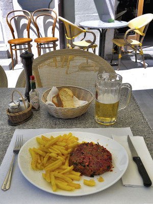 Steak Tartare (spiced raw meet) with french fries and a beer !