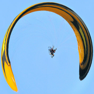 Amazing paragliding !