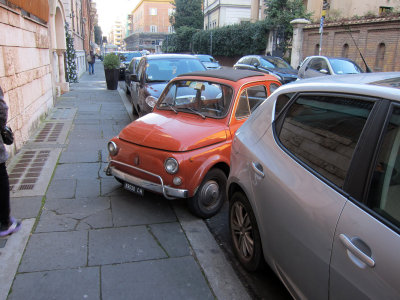 01 Parking Italian Style-Rome (Italy).JPG
