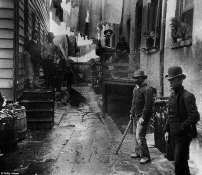 Mulberry St Bandits Roost New York 1887.jpg