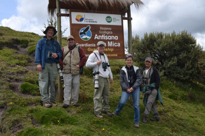 Group photo at Antisana, with our guide extraudinaire (Lelis Navarette) at far right