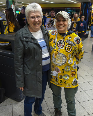 There are hocky fans...DSC07570.jpg