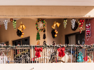 _1026823 Christmas Decorations in Old Dubai