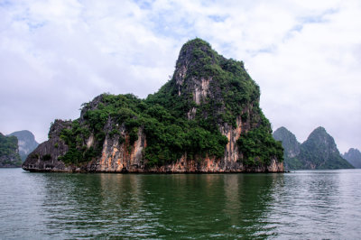 Karsts in Halong Bay (3126)