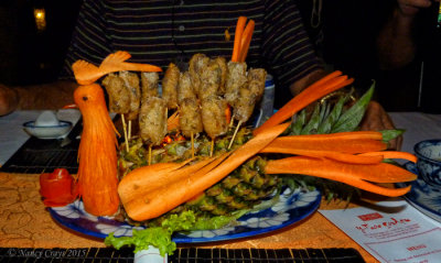 Y Thao Garden's Artistic Food Display (P1010328)