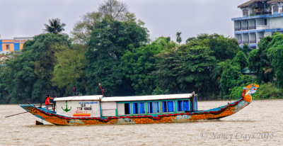 Boat on Perfume River (3658)