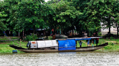 An ordinary, Plain Boat on the Perfume River (3702)