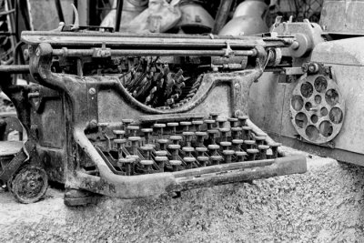 Old Manual Typewriter in Muraleando (1196009)