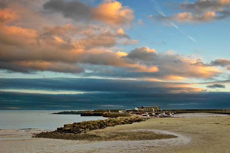 The beach and Cobb, Lyme Regis (3056)