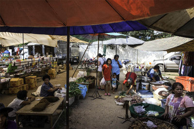 Un marché sur la route
